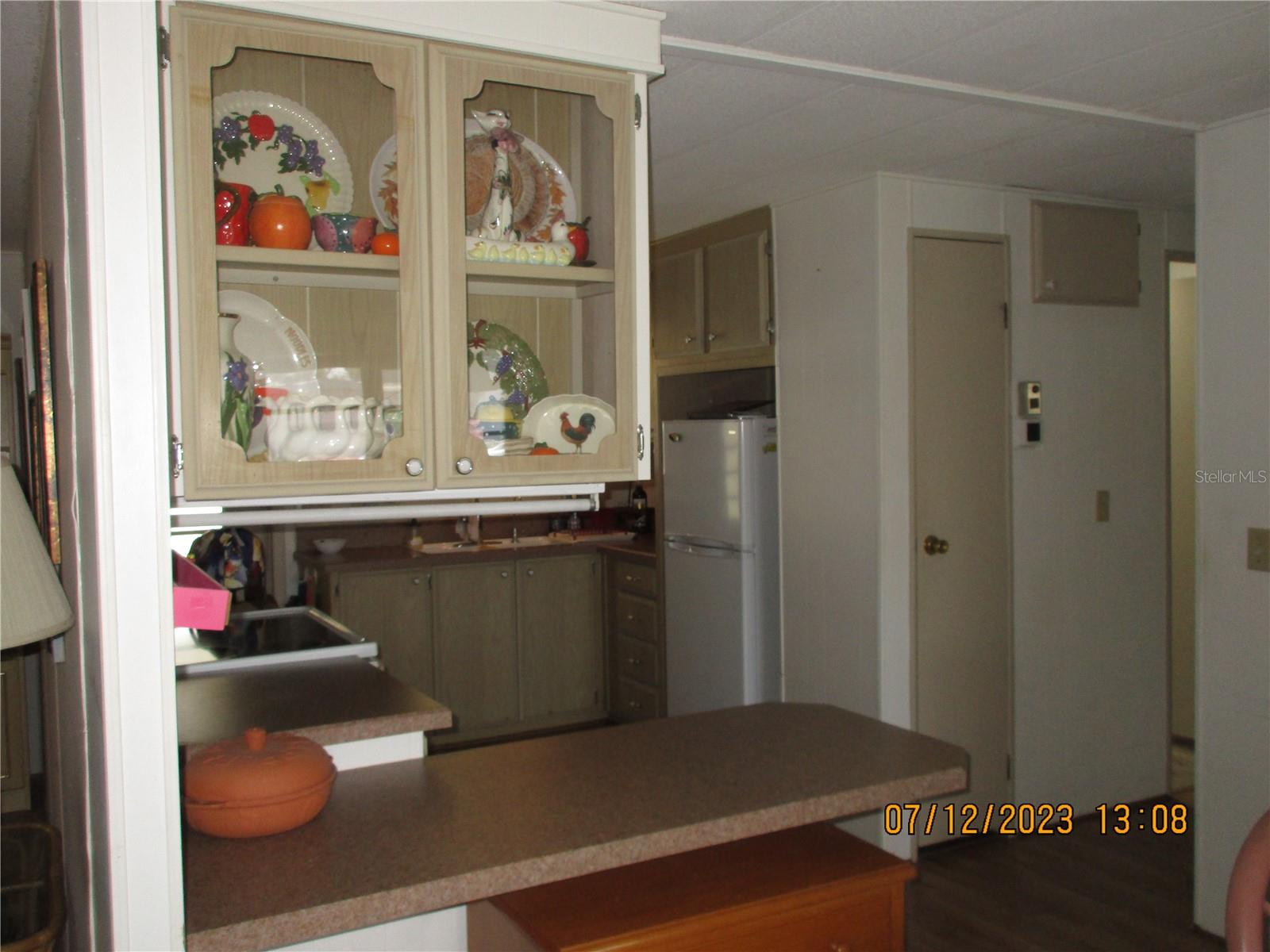 BREAKFAST COUNTER