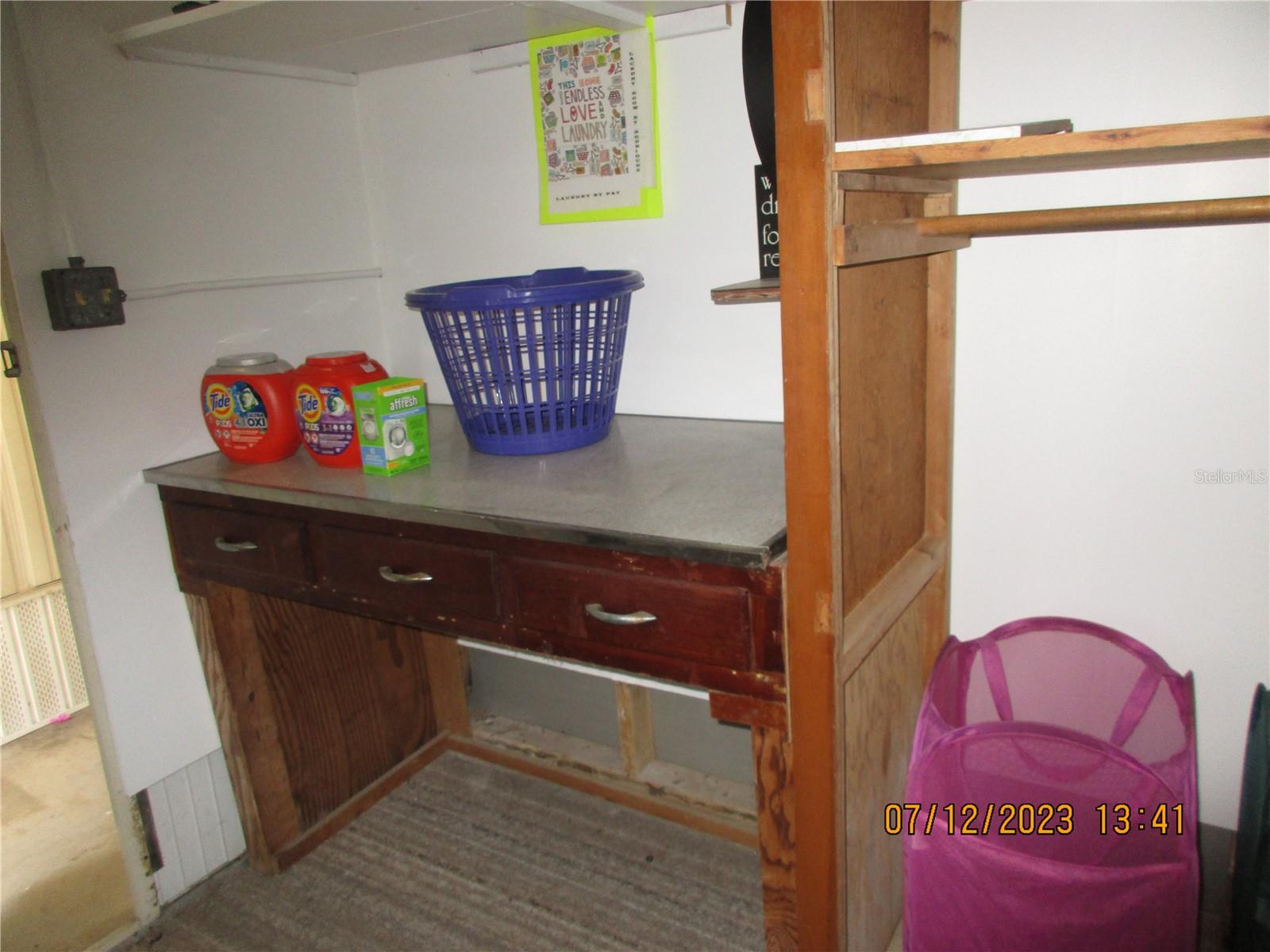LAUNDRY FOLDING