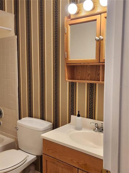 Upstairs full bathroom