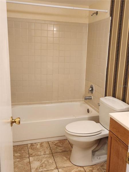 Upstairs full bathroom pic 2