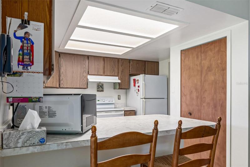 Breakfast Bar and Pantry