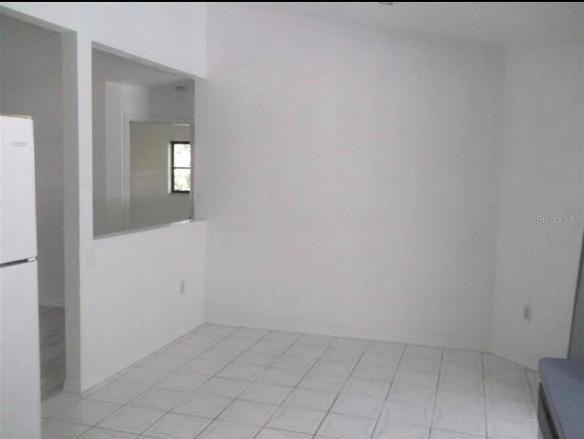 EAT IN AREA OF KITCHEN