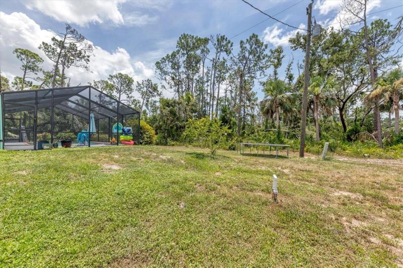 YARD BETWEEN HOME AND DETCHED GARAGE