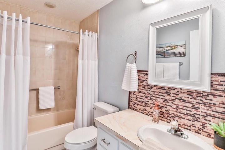 Guest Bathroom with Tub/Shower Comboo