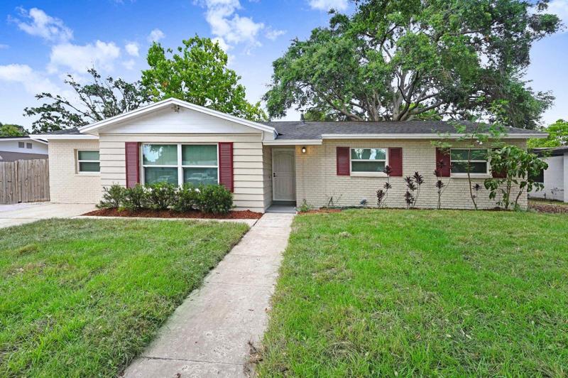 Welcome to 2214 Dartmouth Dr., Cocoa!