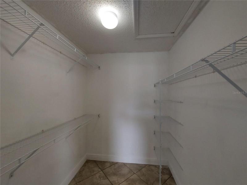 Master Walking Closet