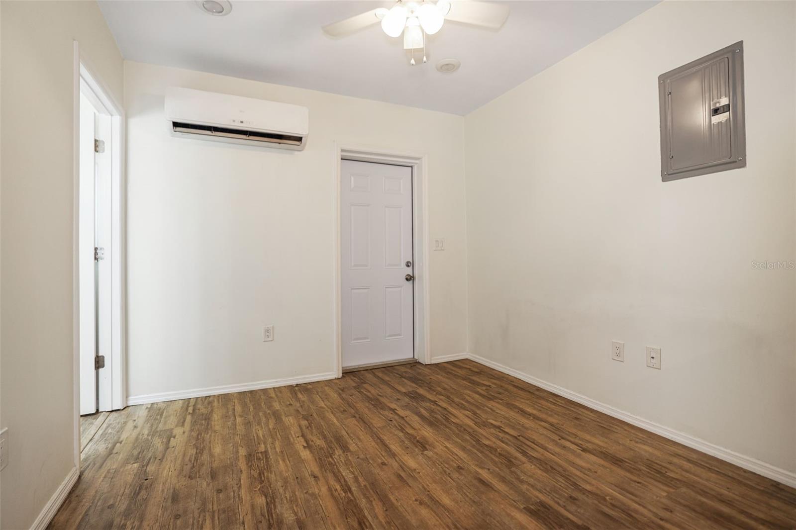 1047 1/2 Unit 3 - Kitchen