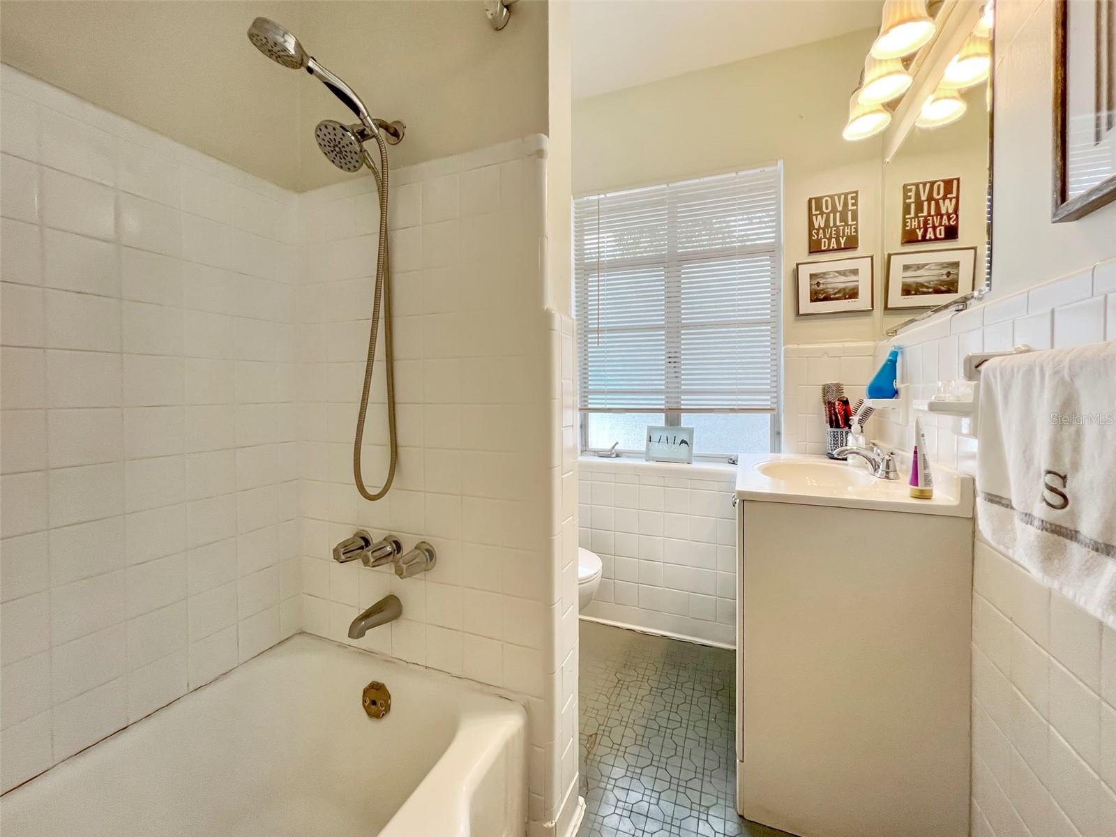 1045 Unit 1 Bathroom