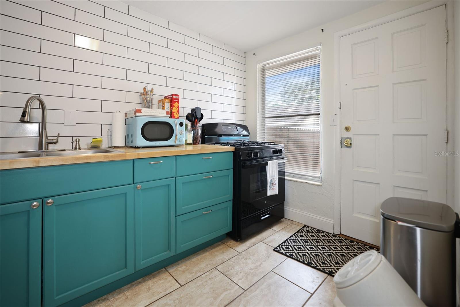 1045 Unit 1 Kitchen