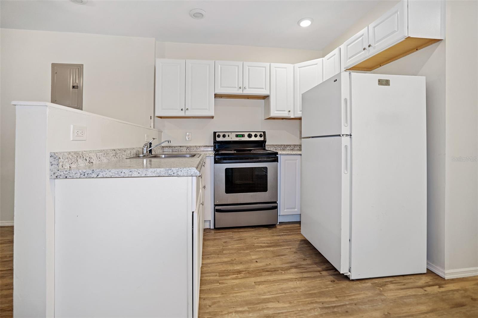 1047 1/2 Unit 3 - Kitchen