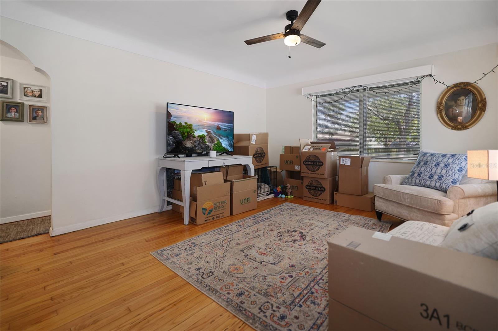 1045 Living Room - Tenant moving in