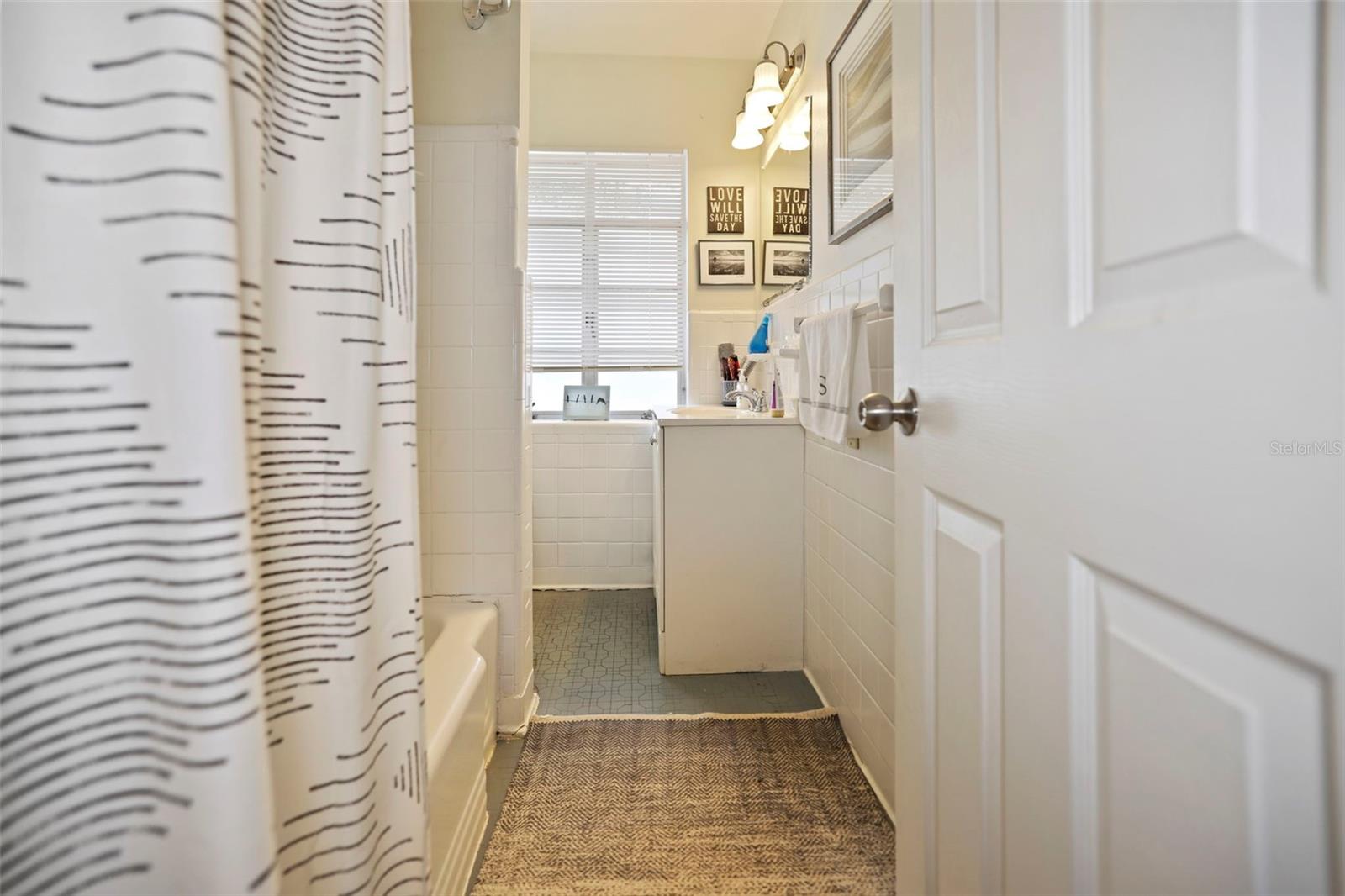1045 Unit 1 Bathroom