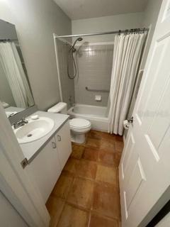 Full Bathroom with tub