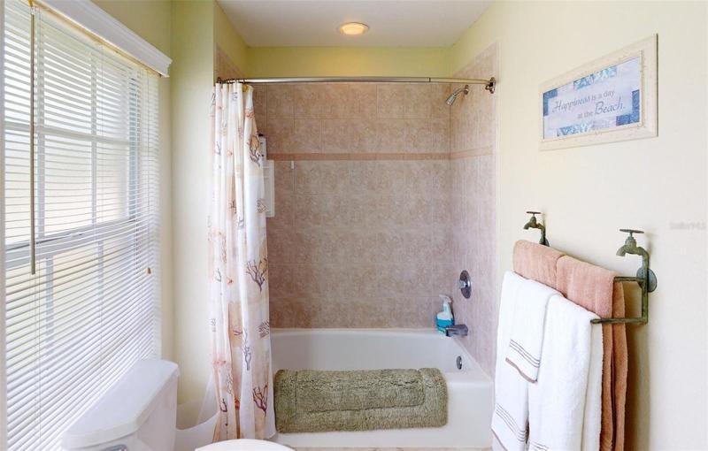 Guest bath tub/shower combo