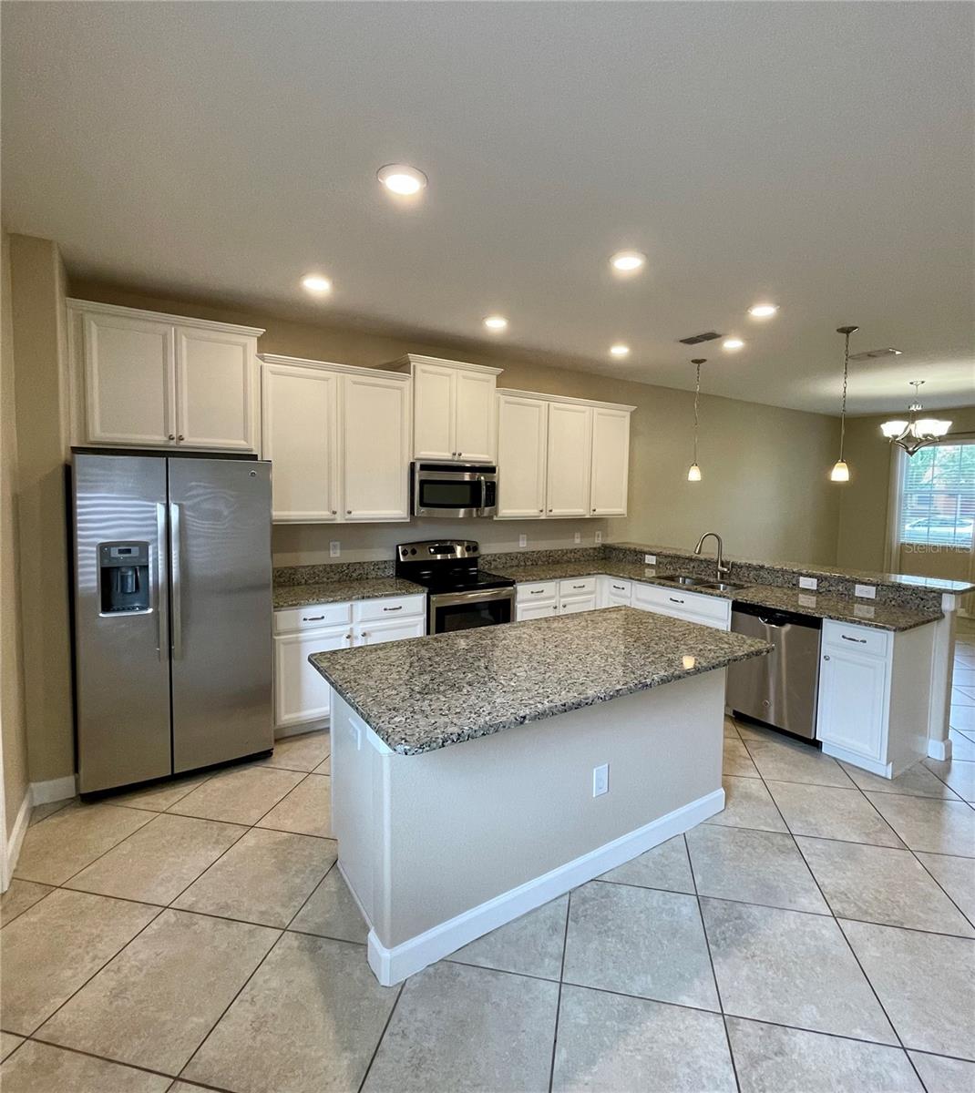 Spacious Kitchen with Breakfast Bar Island