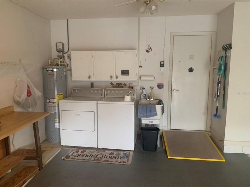 Washer / Dryer in Garage