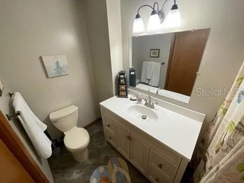 Guest bedroom private bathroom