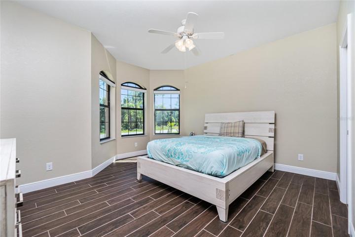 Guest bedroom #1