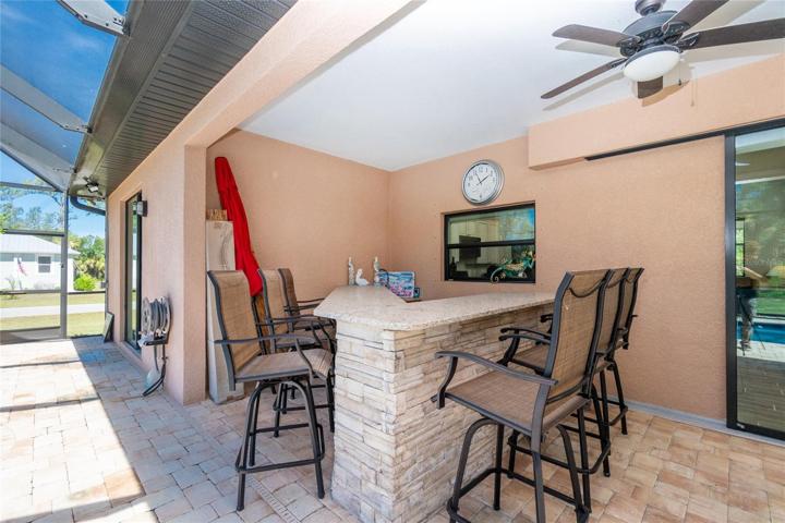 Outdoor wet bar