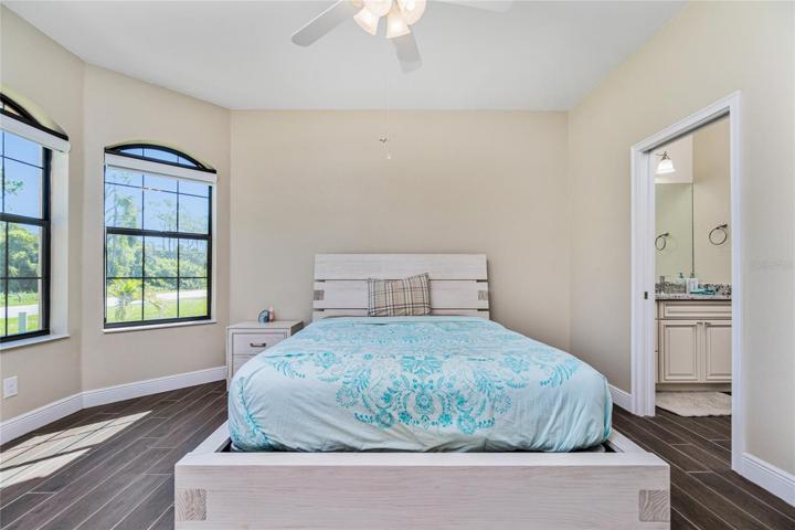 Guest bedroom #1