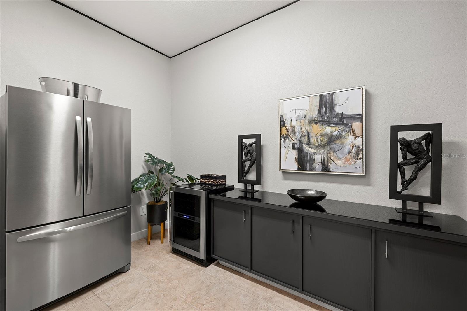 BUTLER PANTRY IN FORMAL DINING ROOM
