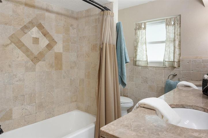 Primary Bath Tub/Shower