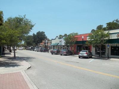 Downtowns quaint shops & restaurants