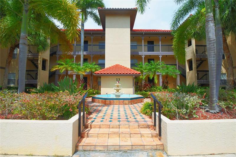 Come see this beautiful 1BR/1BA located in a very sought-after gated community at Audubon Condominiums of Feather Sound in Clearwater. Building #13.