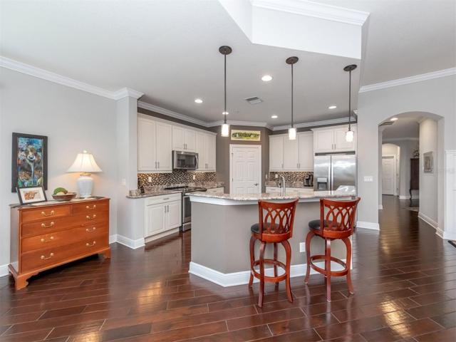 Breakfast bar, kitchen