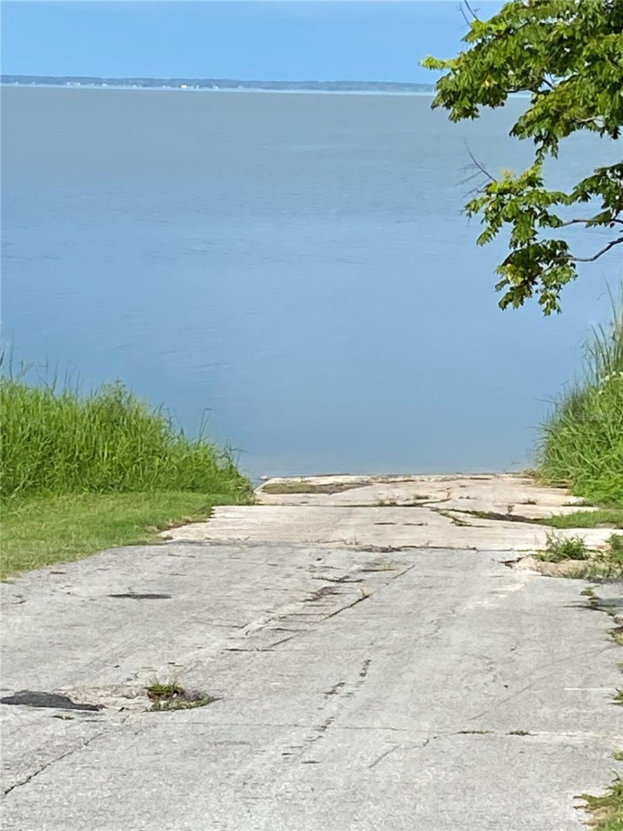 Here's the boat ramp, that's a stone throw away from the house.