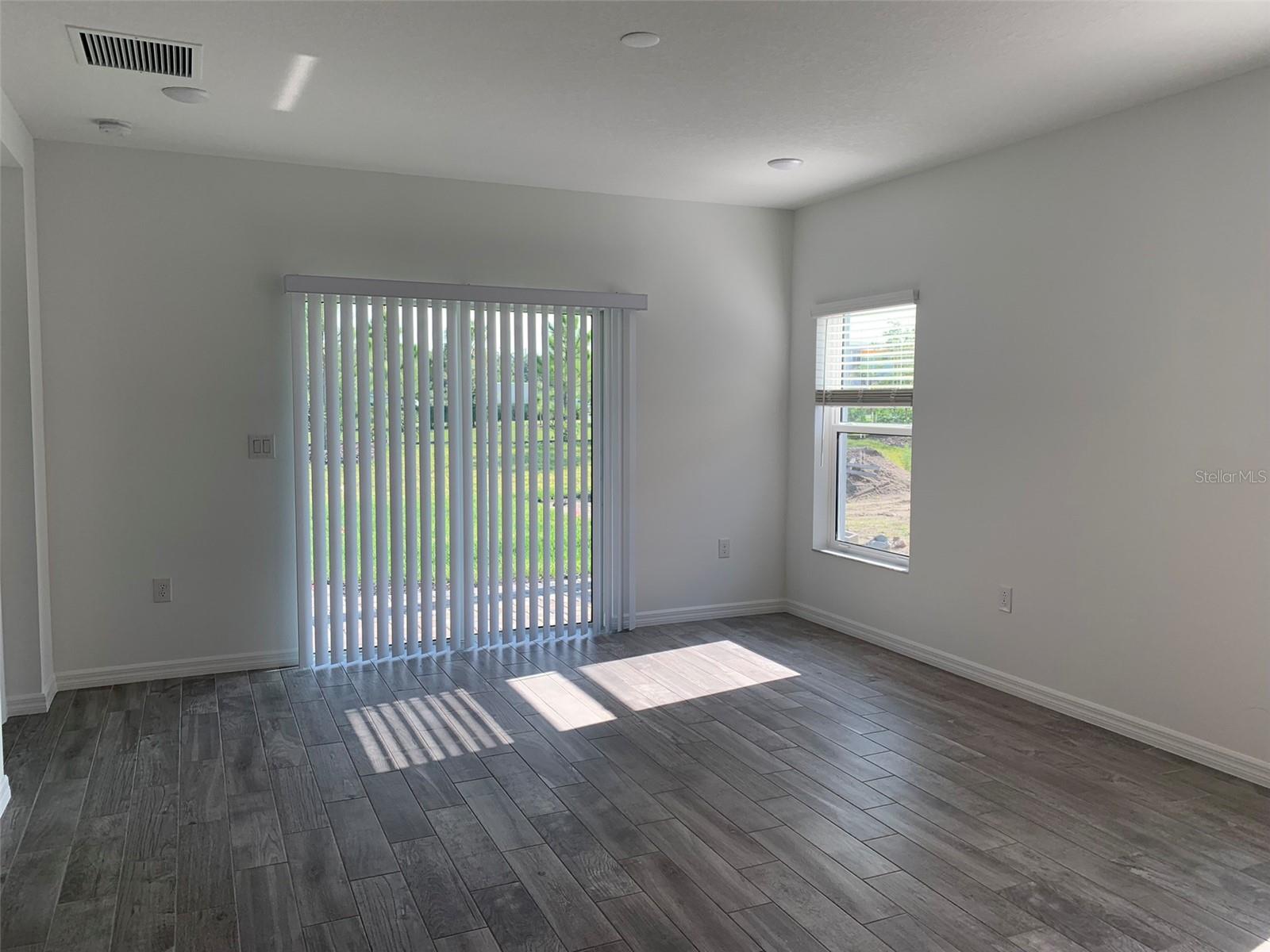 Kitchen dining area