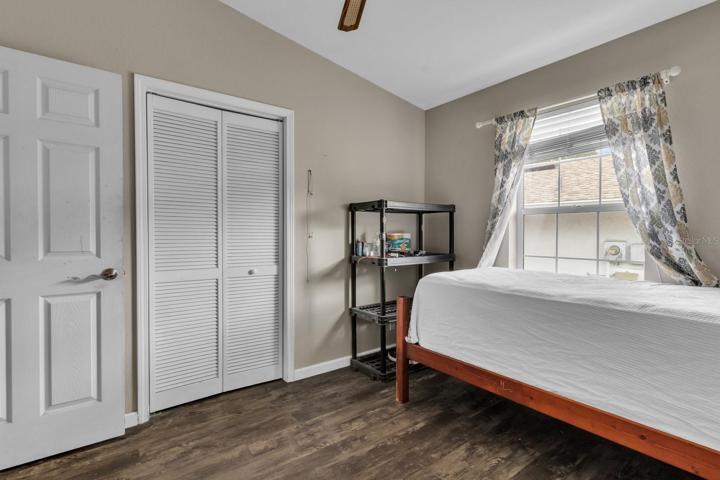 2nd bedroom 2nd angle