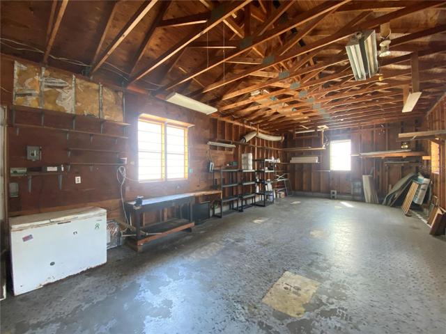 Oversized garage (4 vehicles can fit)