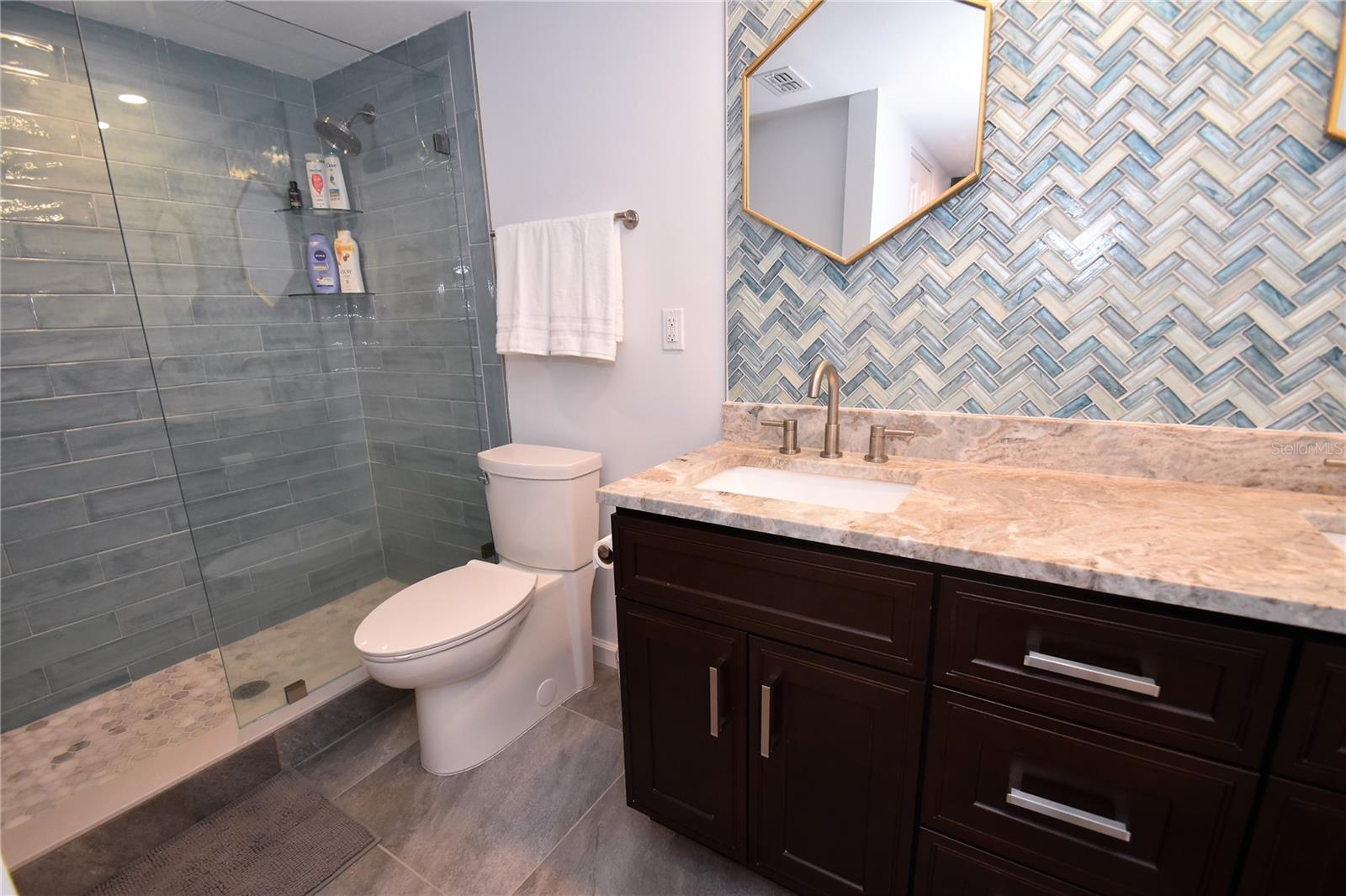 Sarasota, Florida 34231, 2 Bedrooms Bedrooms, 0 ,2 BathroomsBathrooms,Residential Lease,For Rent,PELICAN COVE,0,A4576890