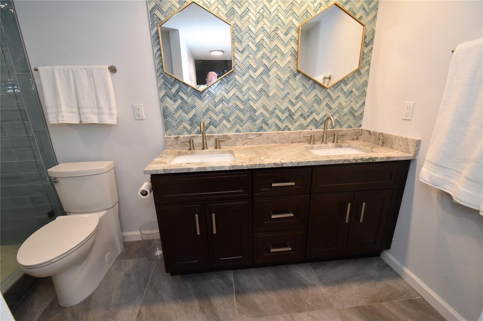 Sarasota, Florida 34231, 2 Bedrooms Bedrooms, 0 ,2 BathroomsBathrooms,Residential Lease,For Rent,PELICAN COVE,0,A4576890