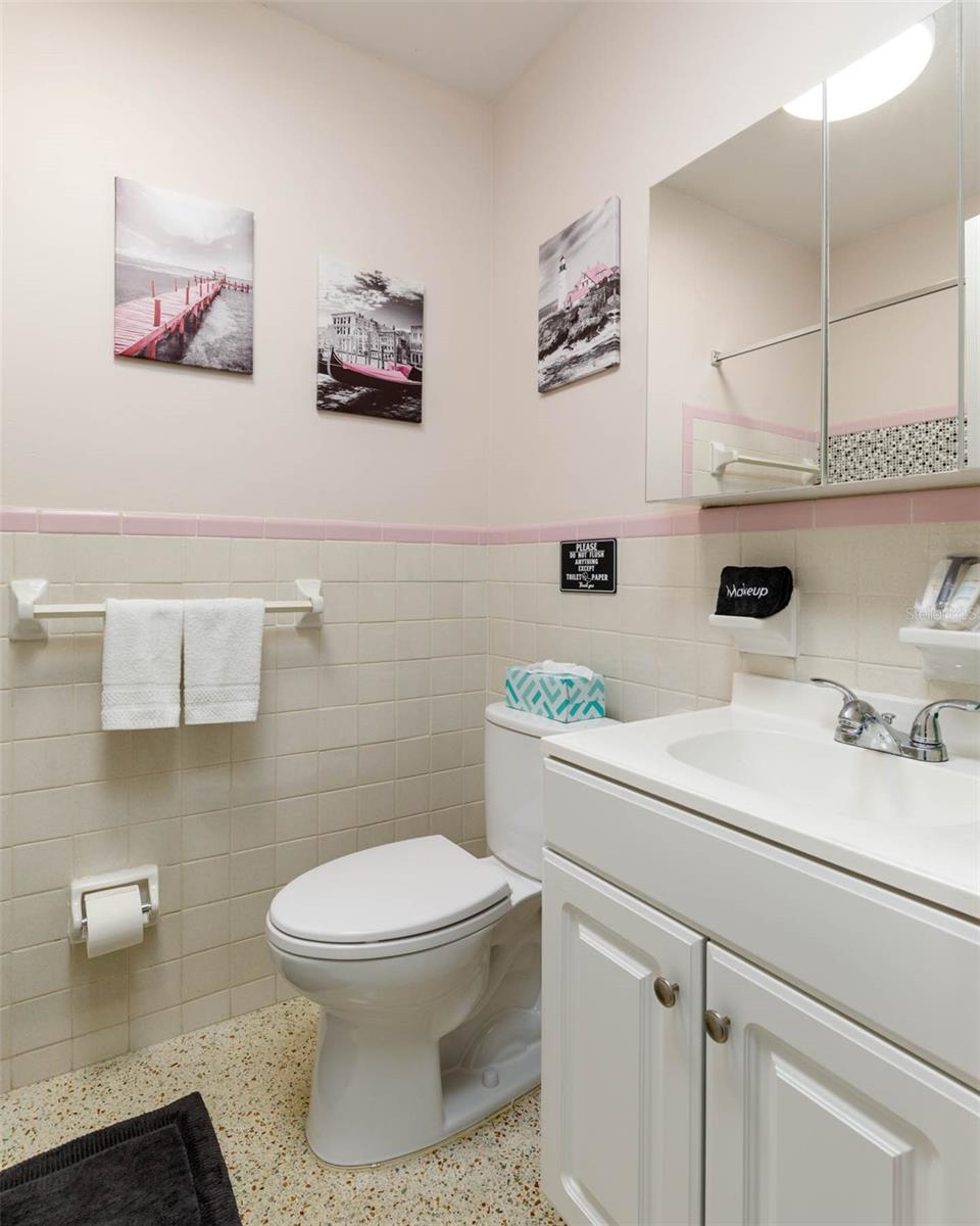 2nd Unit Bath