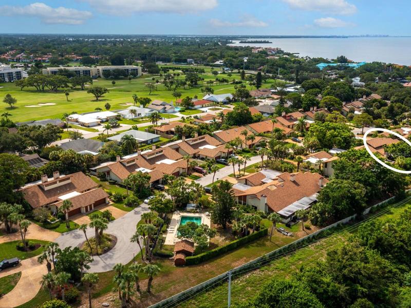 Surrounded by Sarasota Bay and the Fairways!