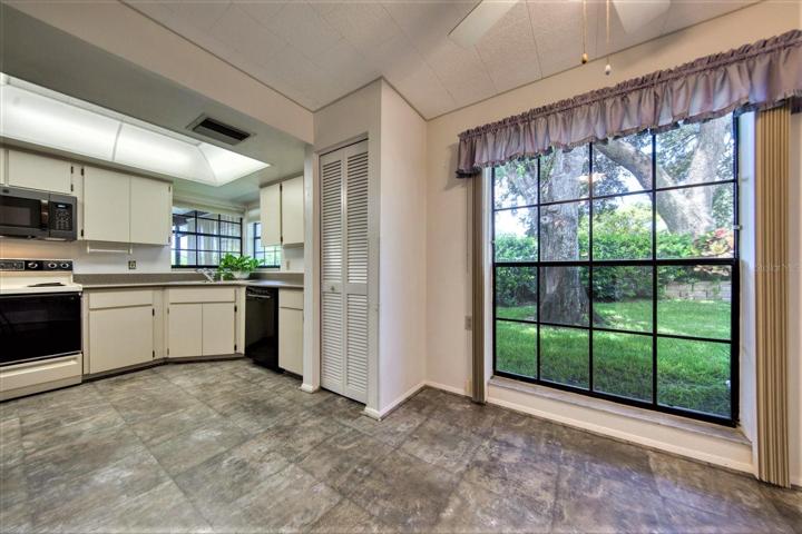 Large bright breakfast nook!