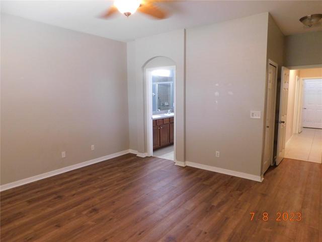 master/main ensuite bedroom