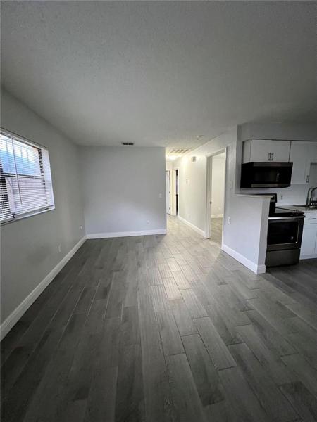 Livingroom/Kitchen Combo