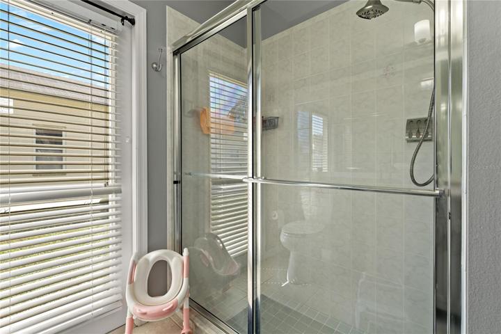 Bath between Bedroom 2-3
