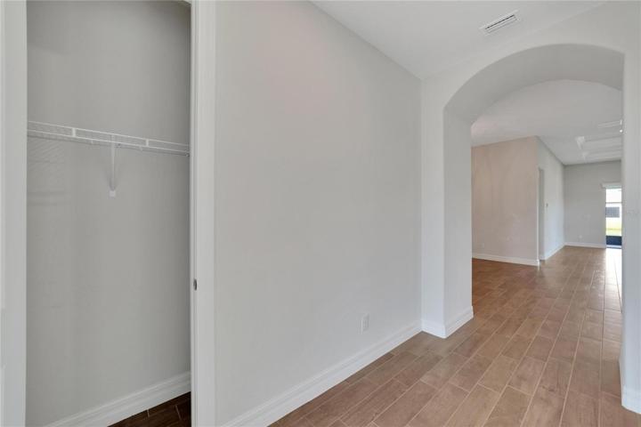 entrance / closet