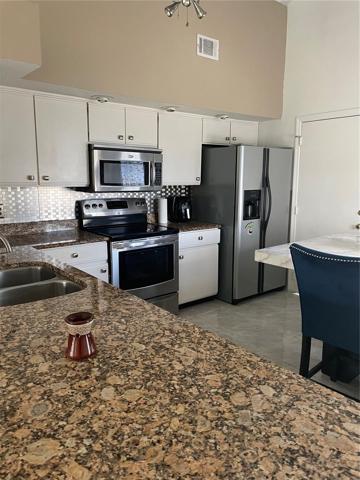 Kitchen, refrigerator included
