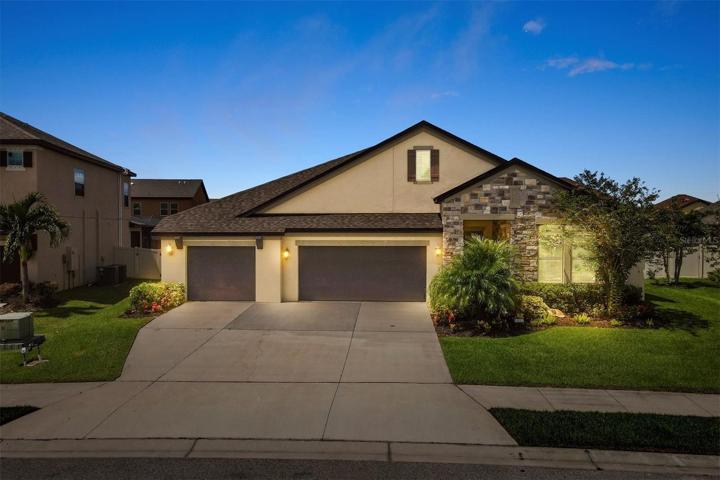 Home Front w/ 3 Car Garage