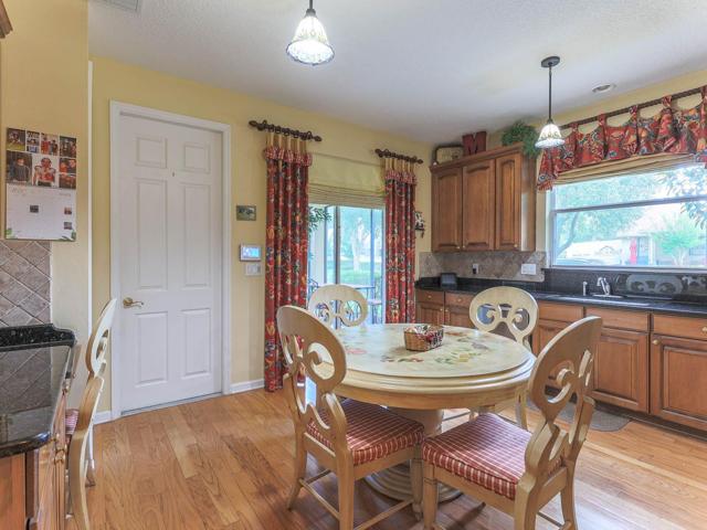 Eat-In Kitchen