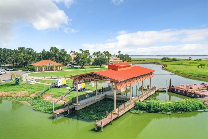 Community boat lift