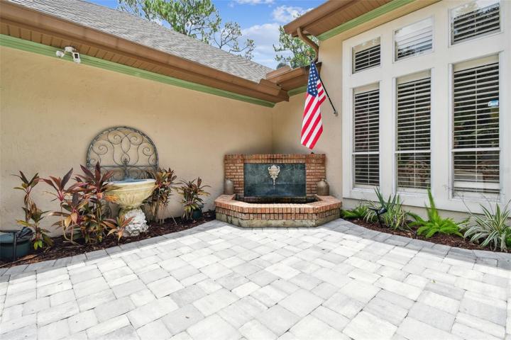 Beautiful Courtyard as you enter your home.