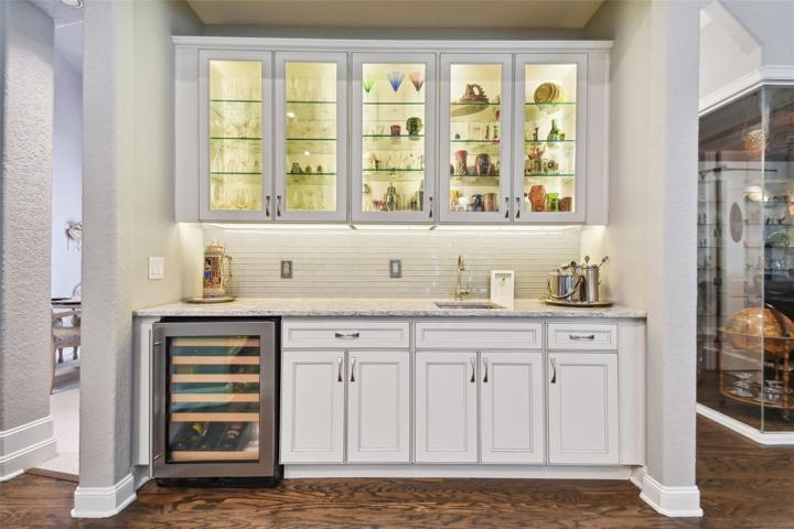 Wet Bar with lighting