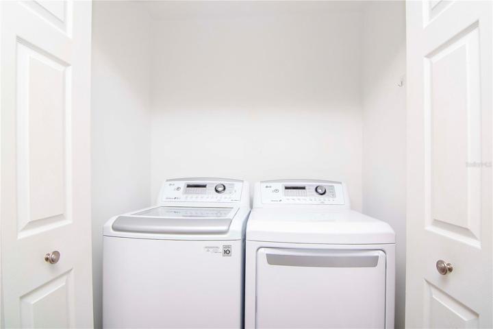 washer dryer closet in kitchen area