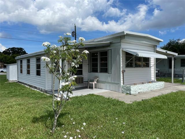 Well maintained home on a nice fully fenced well maintained lot